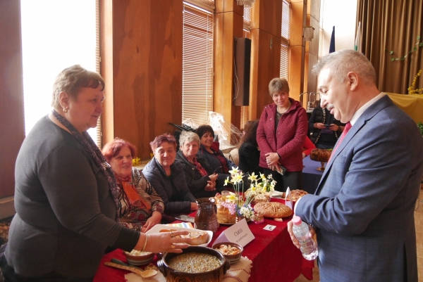 Кметът Злати Живков похвали Съюза на диабетиците за здравословните храни с лапад и тиква