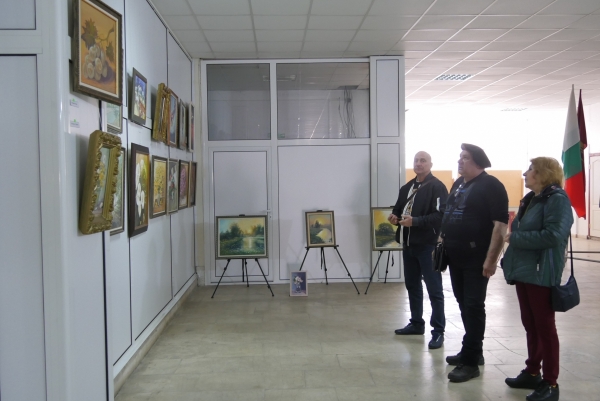    Вършечки художник нареди уникална изложба в Криводол