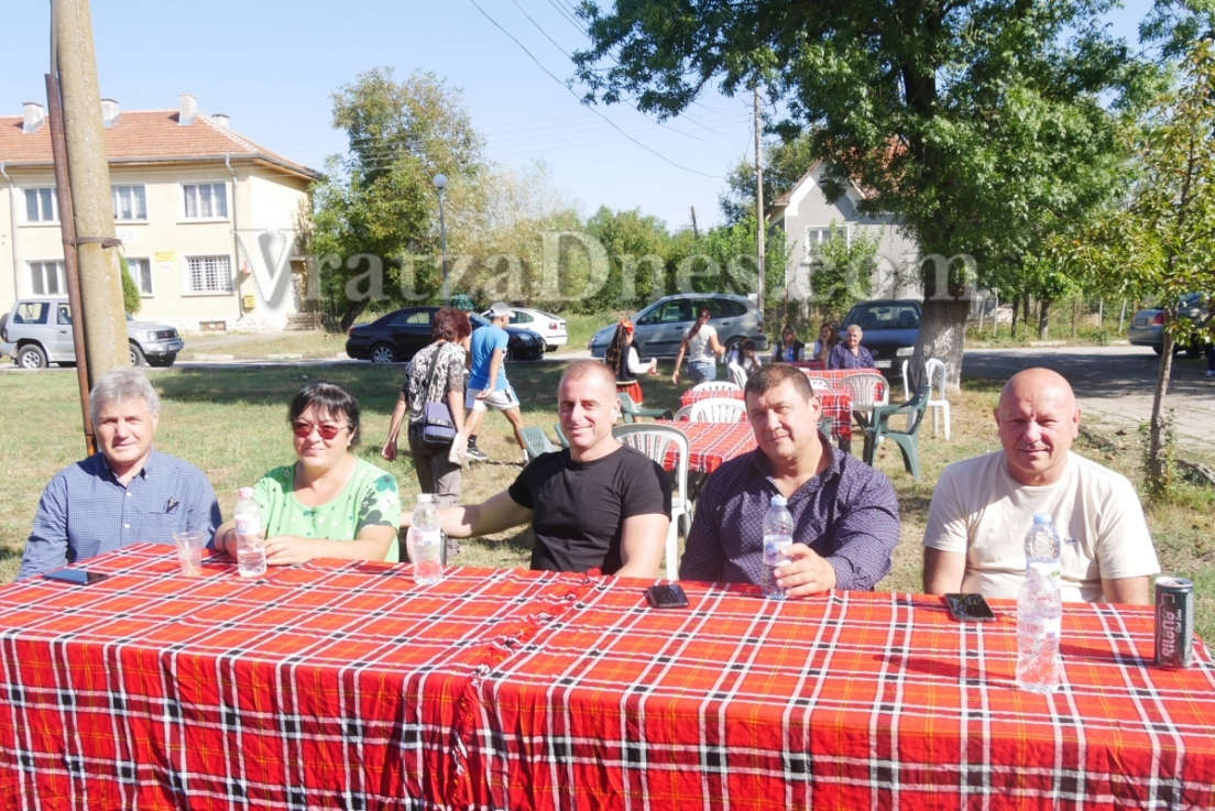 Сред официалните гости бяха общинският съветник Иван Костовски и кметовете на Добролево и Сираково