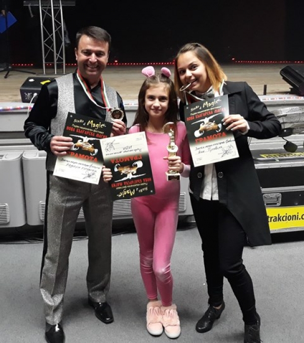 Златни медали за белослатински фокусници