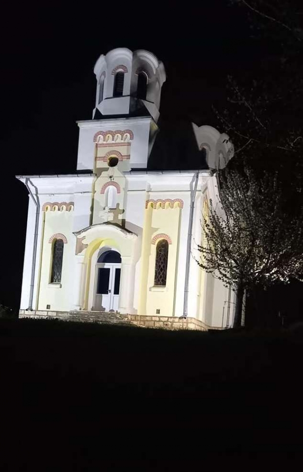 Църквата в Софрониево- с осветление