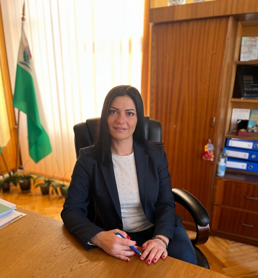 Кметът на община Мизия Валя Берчева: Стремим се да надграждаме в инфраструктурата и в културния живот