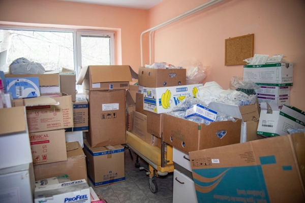 МБАЛ - Мездра получи дарение от медикаменти, медицински консумативи и предпазни маски