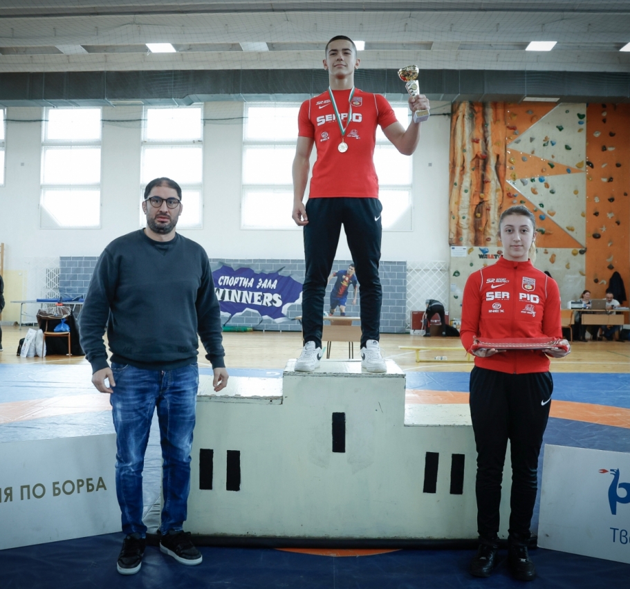 Антонио Христов с купата за най-техничен състезател