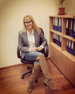 Общинският съветник Галя Ангелова помага на семейството