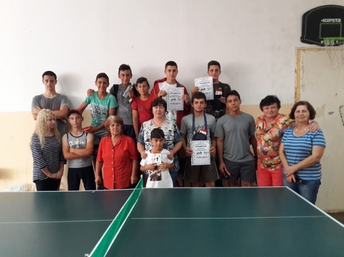 Деца мериха сили в турнир по тенис на маса