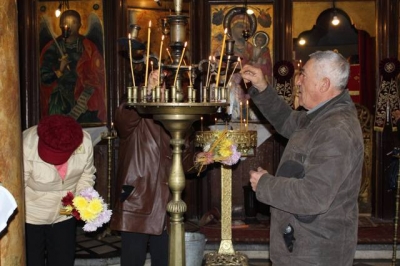 С празнична литургия почетоха Никулден в Кнежа