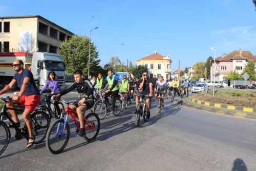 Кмет и ученици се впуснаха във велопоход