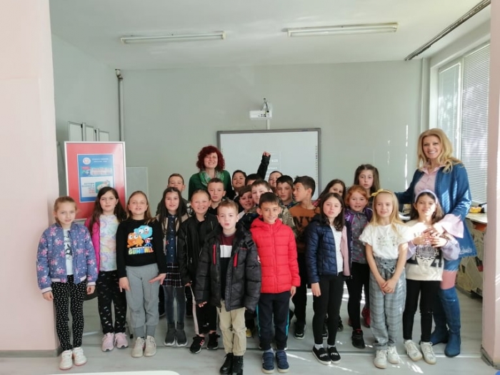 Второкласници с колективно посещение на библиотеката