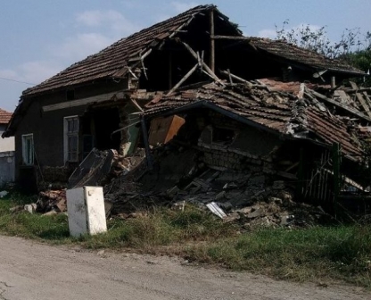 Щетите по къщата, дни след наводнението през 2014 г.