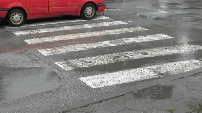 Блъснаха млада жена на паркинг в Бяла Слатина