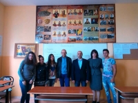 Богданов с дарение за училището в Криводол