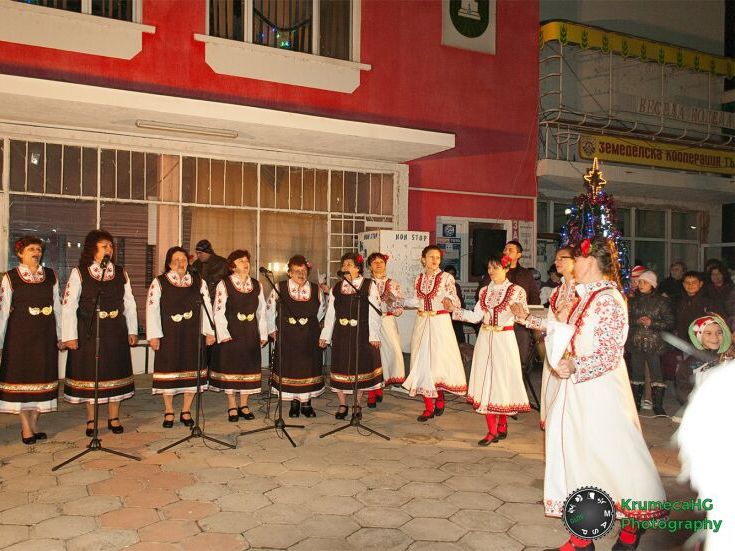 Светлините на елхата в Търнава блеснаха