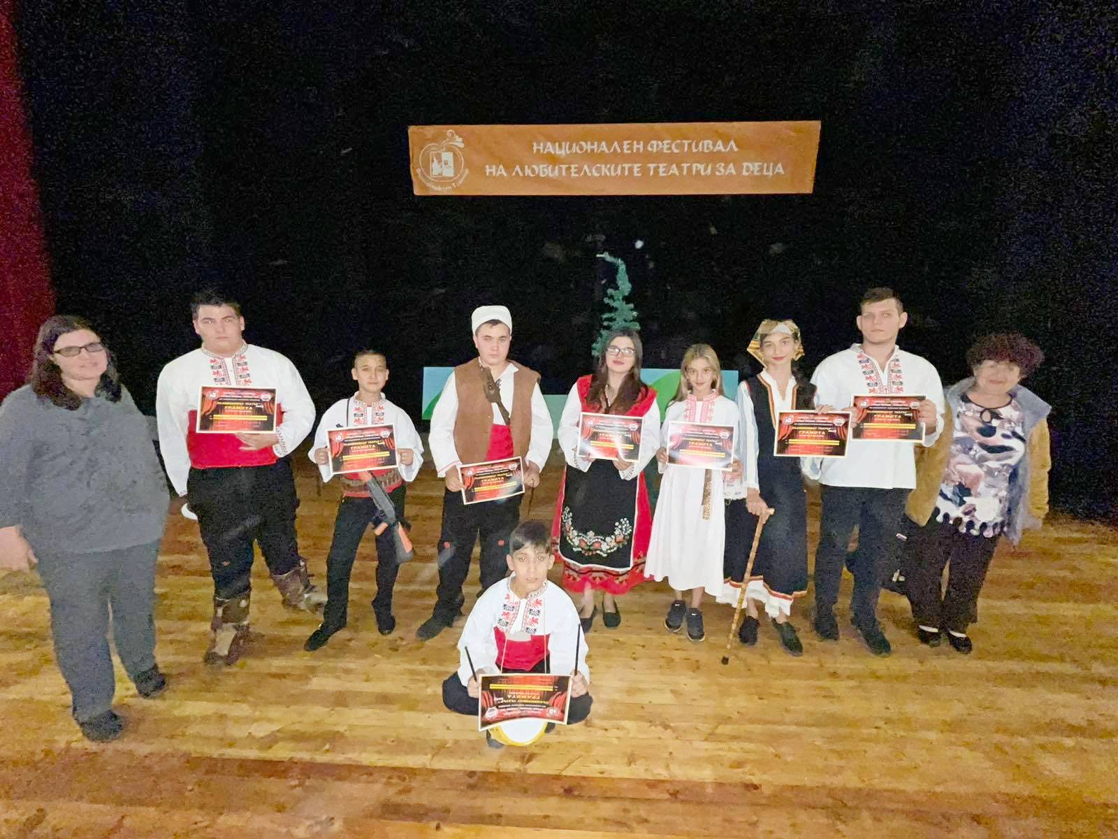 Театрали от Търнак впечатлиха жури и публика в Севлиево