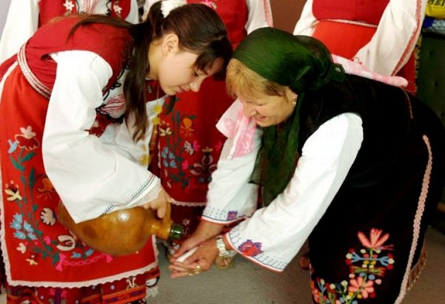Почитат паметта на Цветана Орашка