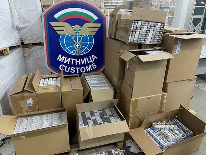 Намериха близо 10 000 кутии контрабандни цигари