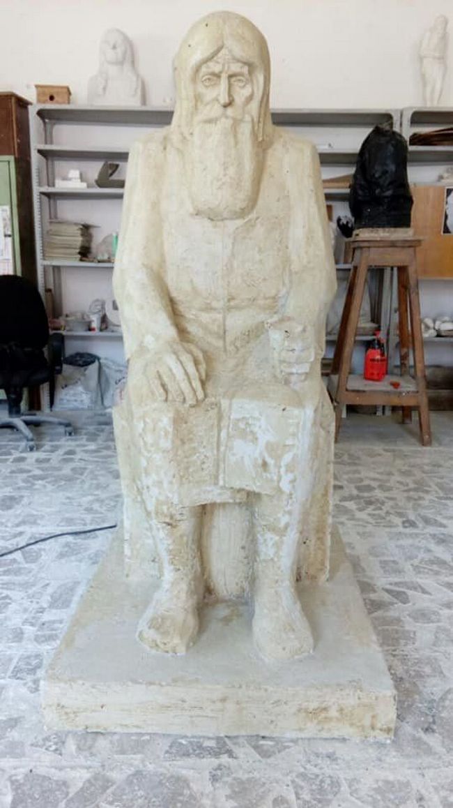 Ученици правят паметник на дядо Добри