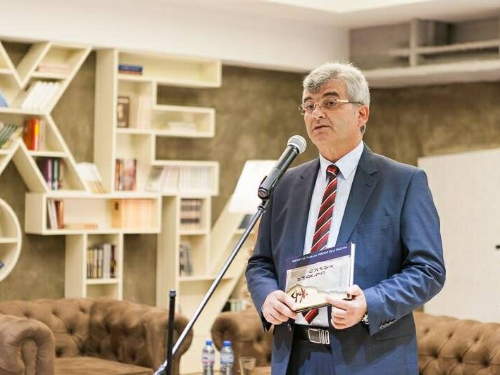 Полковникът представи в Мездра своя дебютен роман „Орденът „Винчи”