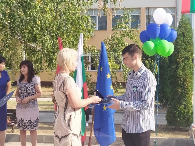 Елитна гимназия раздаде призове