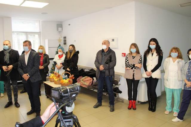 Депутат и кмет влязоха в болница