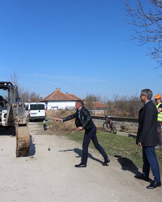 Ремонтират водопроводната мрежа в Бреница
