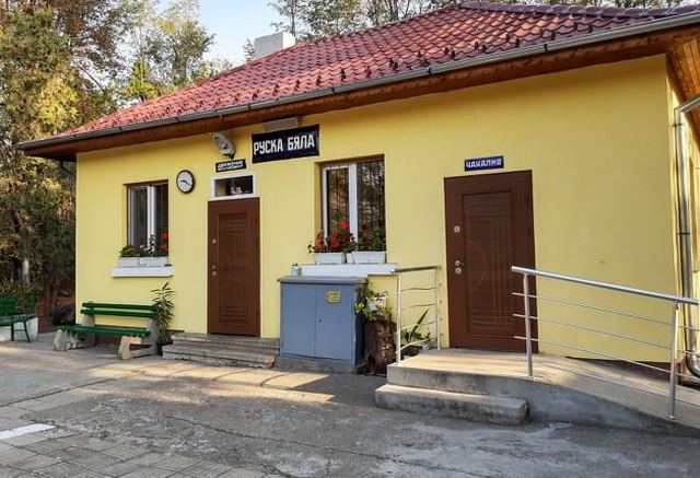 Уредиха Руска Бела с допълнителни влакове