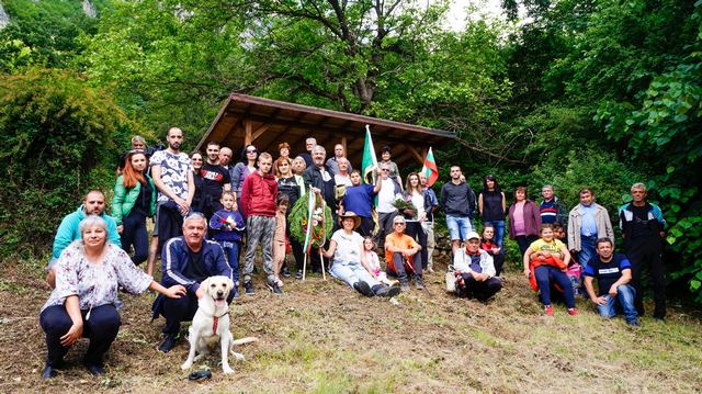 С поклонение и откриване на детска площадка завършиха Ботевите тържества в Лютиброд