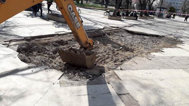 Подмениха водопровод и колектор в Бяла Слатина