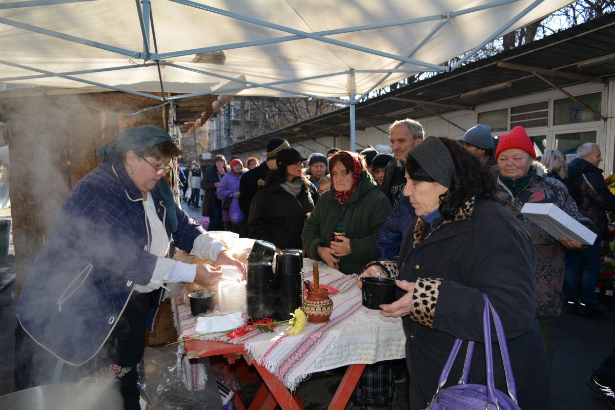 Раздават рибена чорба на Никулден