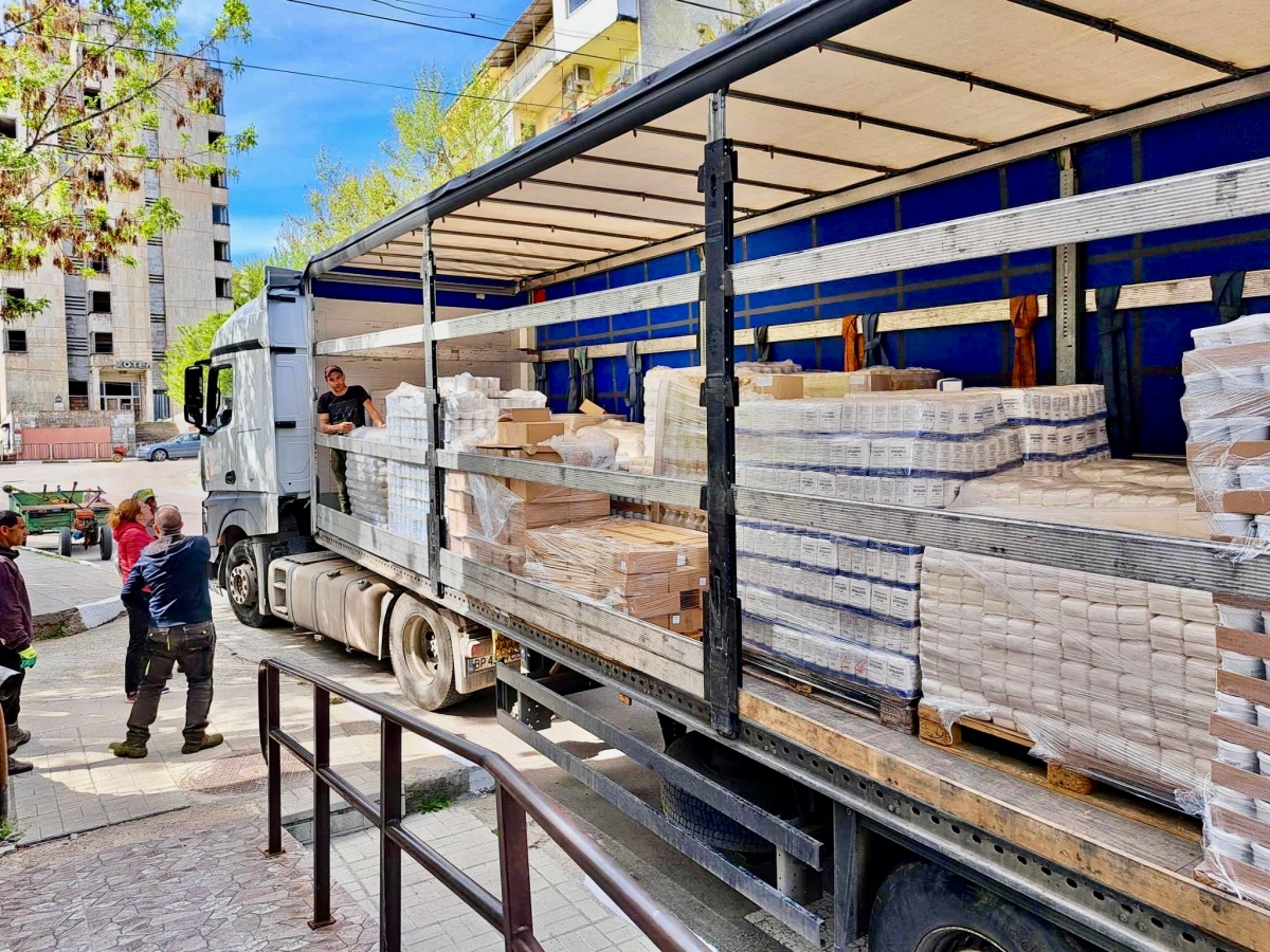 Раздават хранителни продукти в Оряхово