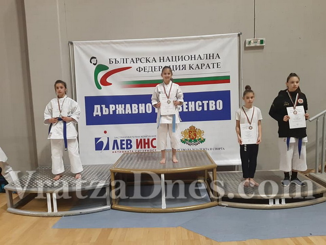 Златен, четири сребърни и един бронзов медал за Компас