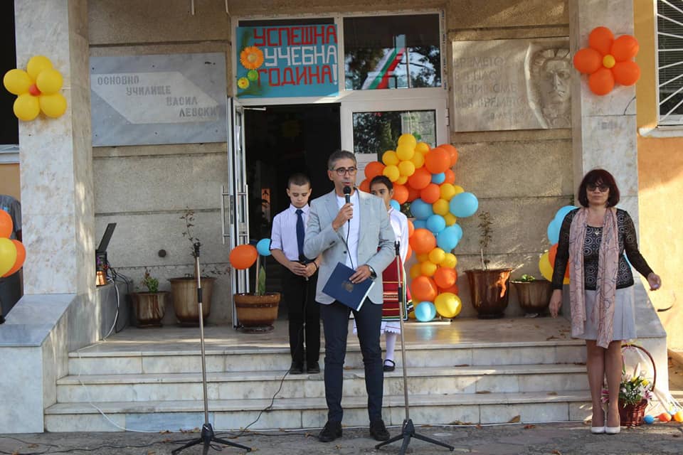 Удари първият звънец и за децата в Кнежа