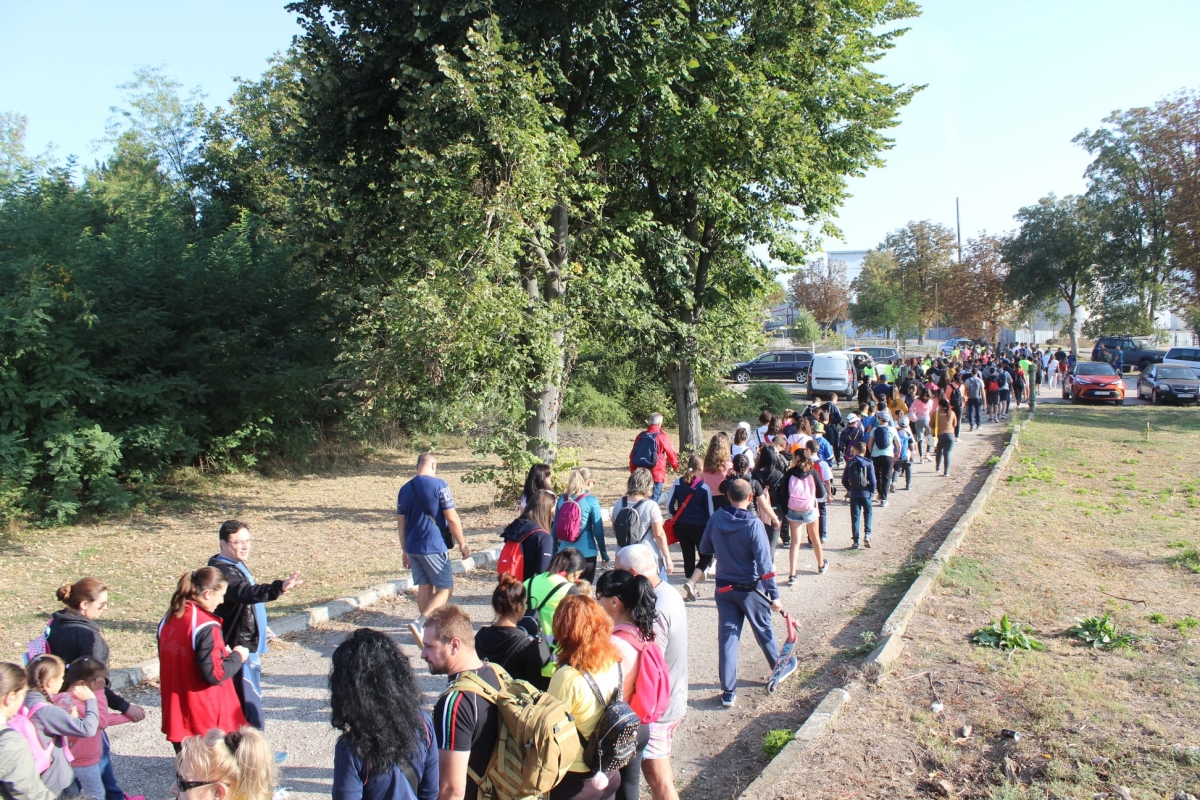 Стотици поеха на поход в Кнежа, поощриха ги с награди
