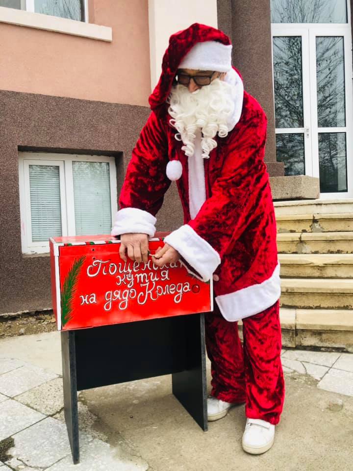Дядо Коледа пристигна в Кнежа