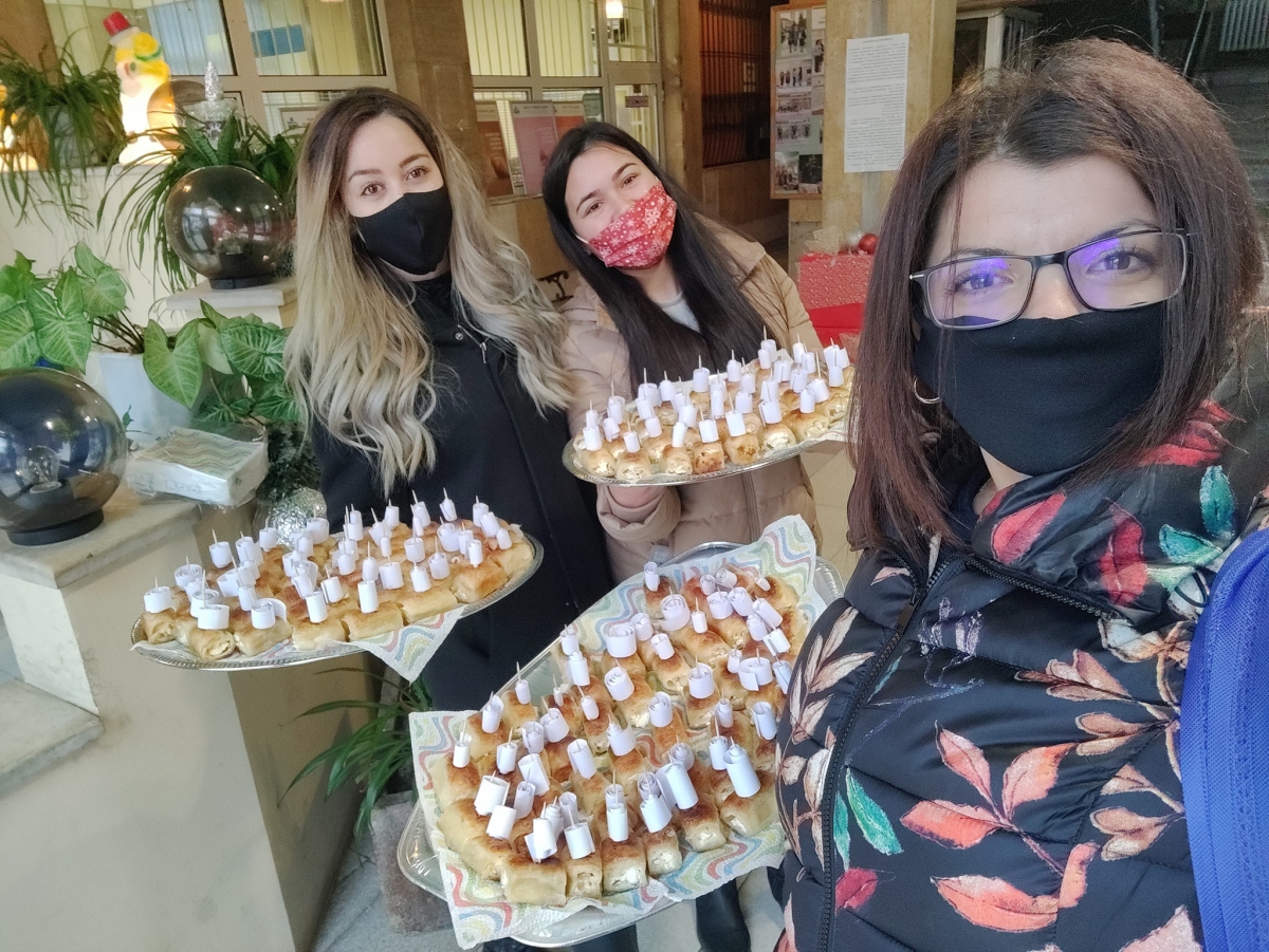 Общинари почерпиха с баница жителите на Мизия