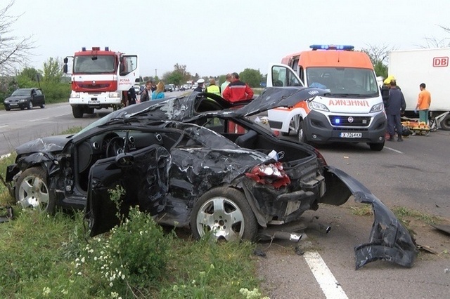 Двама починаха при зверска катастрофа край Враца