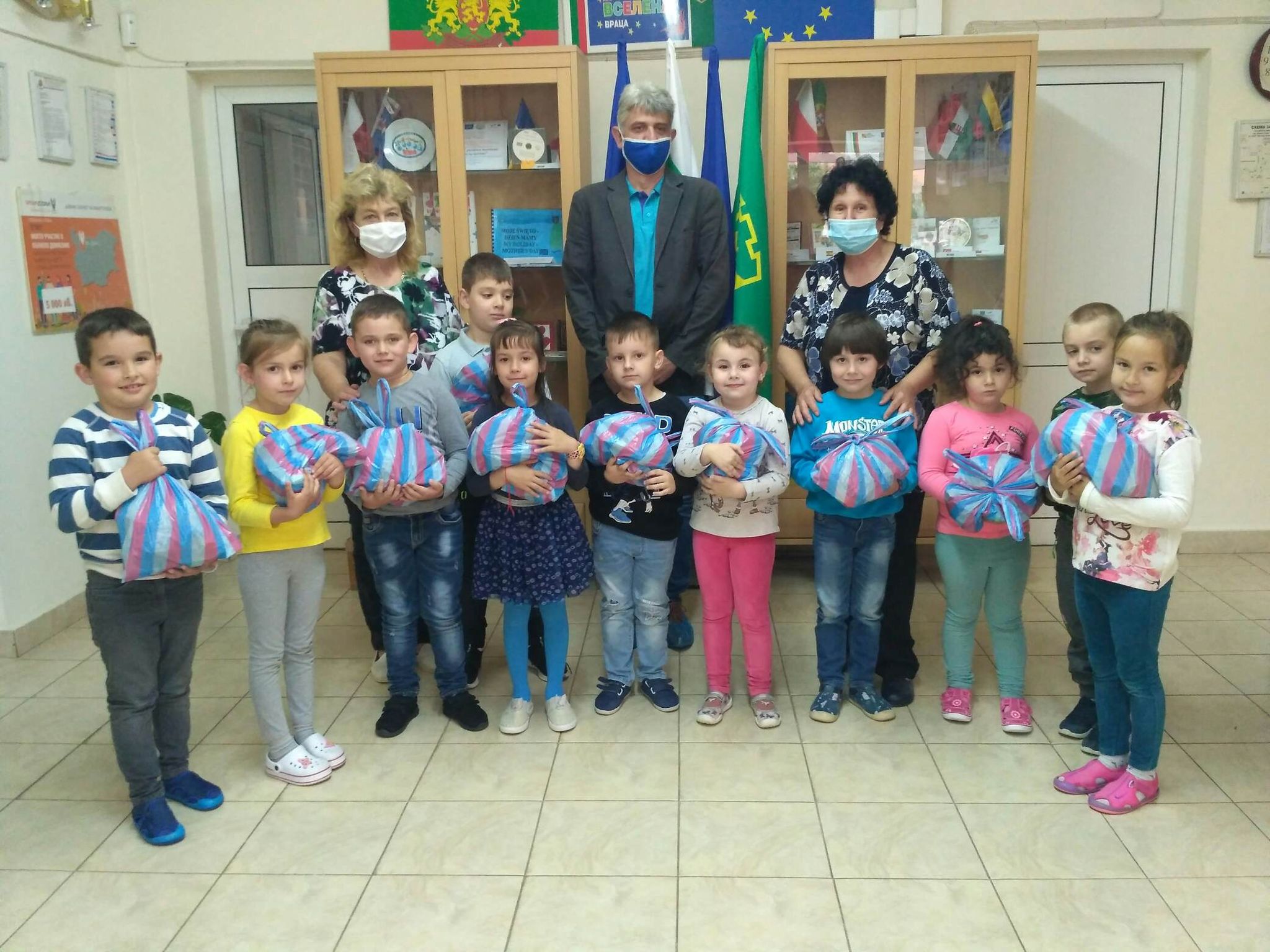 Дом на науката и техниката зарадва врачански деца