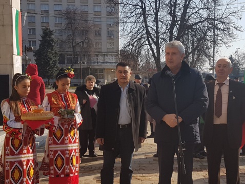 Мерки в защита на пчелите обещаха в Мездра