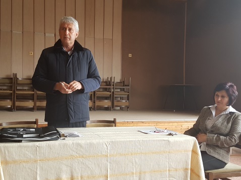 Кмет улеснява достъпа до влаковете