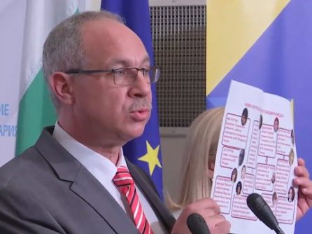Червен октопод в Мездра видяха от ГЕРБ