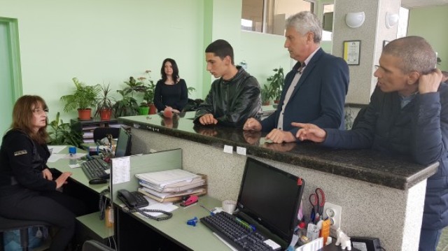 Удариха рамо на абитуриент, останал без дом