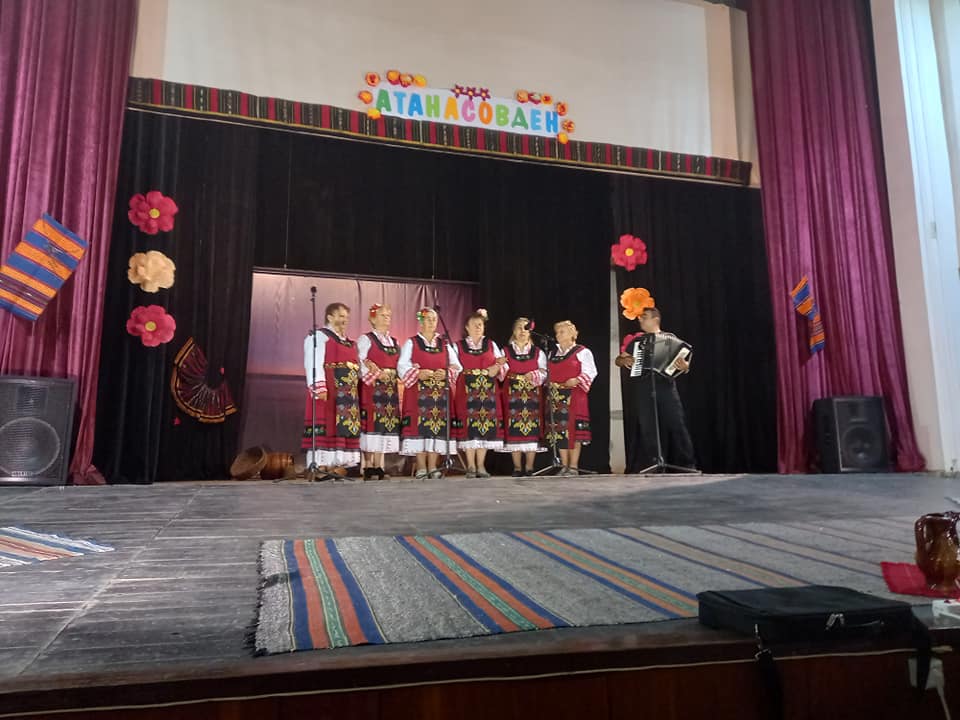 Неповторим празник на народната носия направиха край Дунава