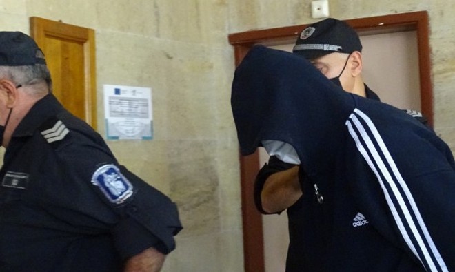 Оставиха в ареста врачанин, обвинен в измами