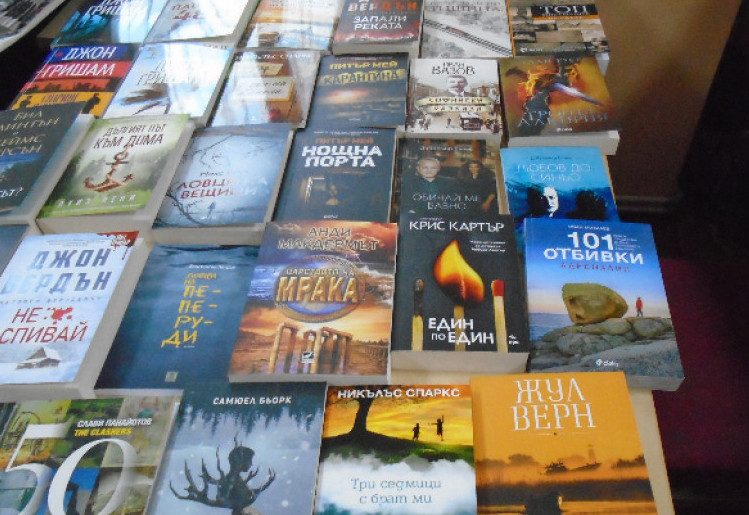 Нови книги получи библиотеката в Ново село