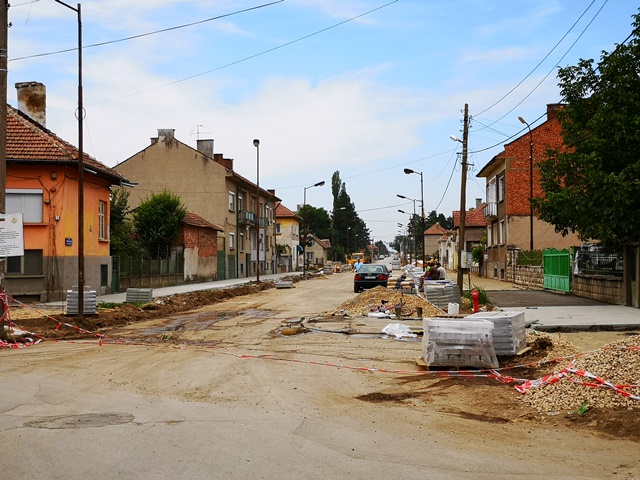 Спират поетапно движението в центъра на Бяла Слатина