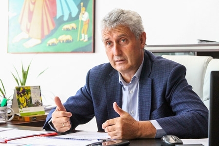 Генади Събков с трима опоненти на изборите