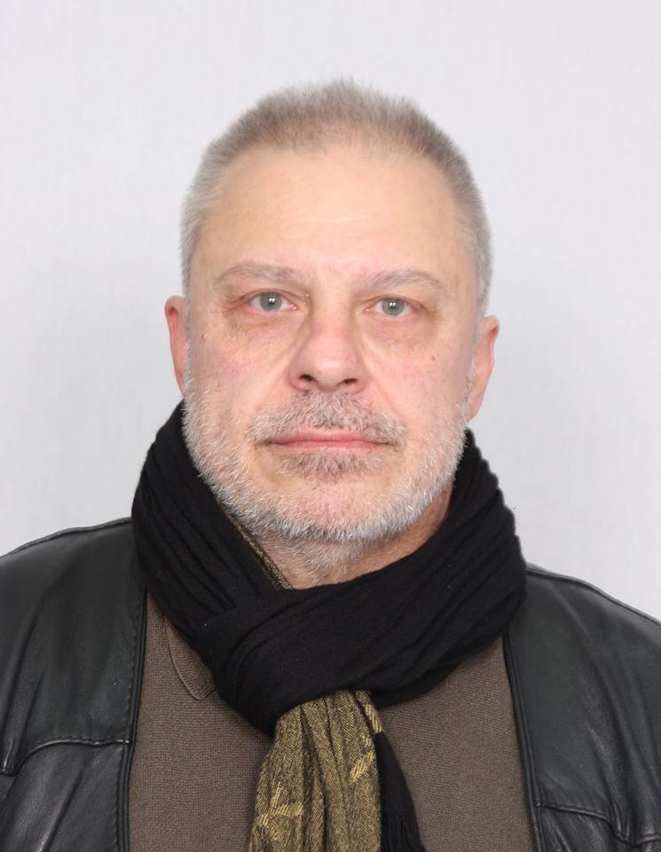 Дариха маски на болницата в Мездра
