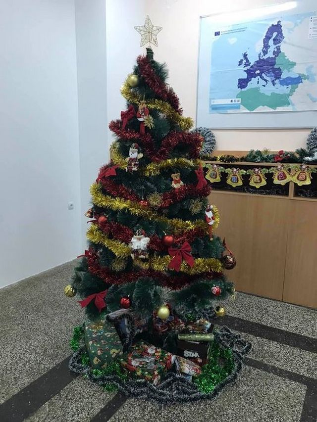 СУ „Никола Войводов” с празнична премяна