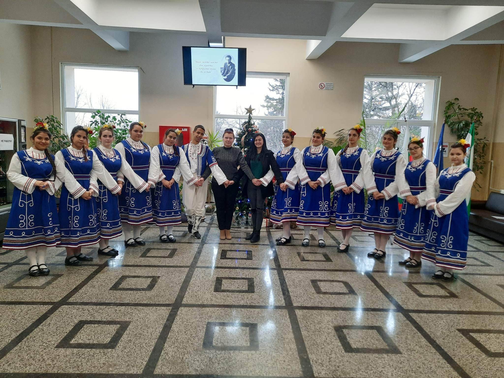 Кулинарна изложба и тържествена заря направи белослатинско училище