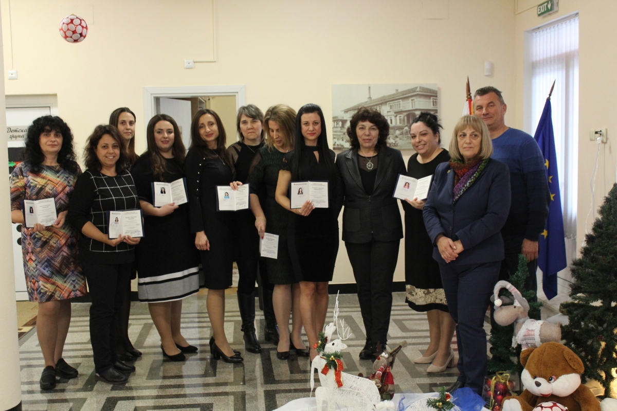 Кмет връчи дипломите на нови Монтесори специалисти